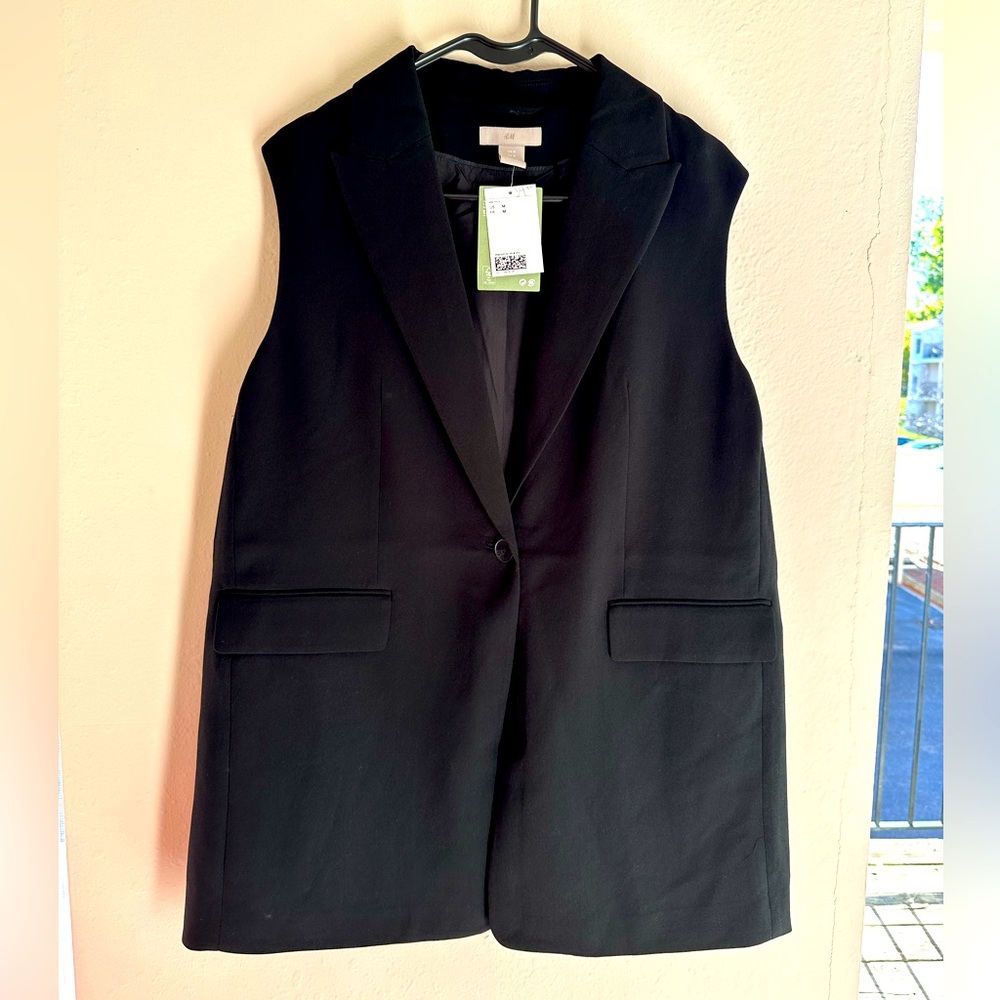 H&M black blazer on sale!